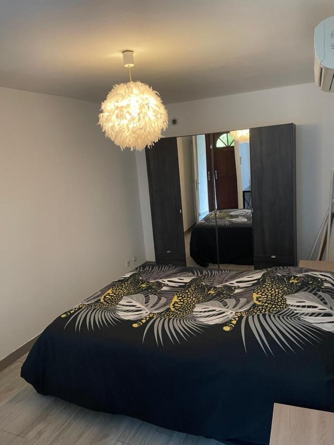 Chez Tikaf Apartment แซ็ง-คล็อด ภายนอก รูปภาพ